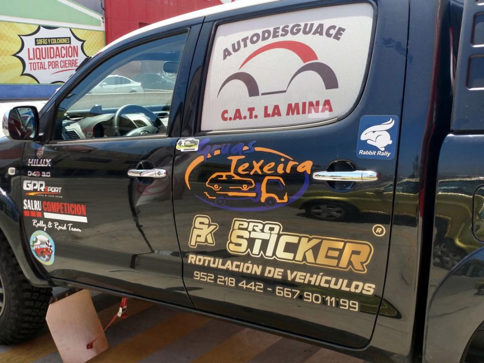 Toyota Hilux del equipo Team Salru Competición.
